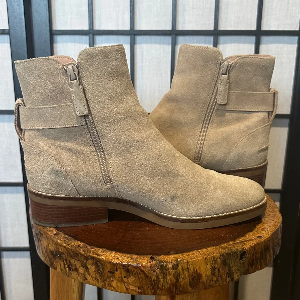 Cole Haan Hampshire Suede Ankle Bootie Latte size 9